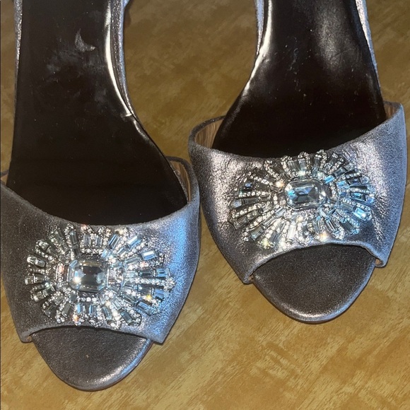 Badgley Mischka Metallic Silver Embellished Heels  SZ 9 1/2 M w/ dust bag - Picture 3 of 15